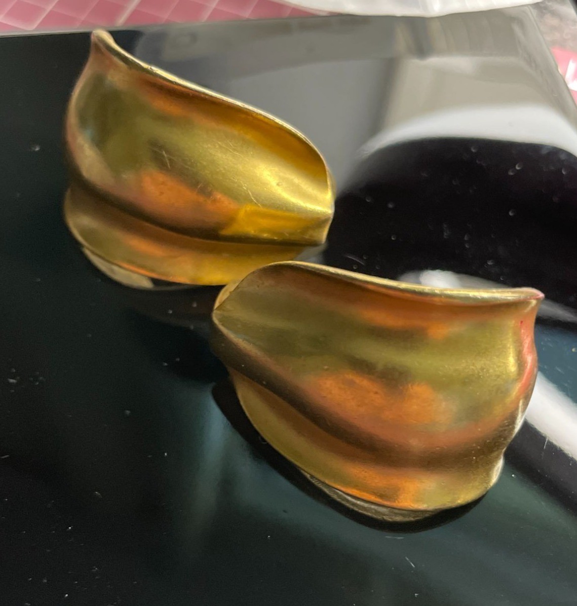 Vintage Modernist Gold Tone Liquid Metal Sculpted Shield Post Stud Earrings 1.5