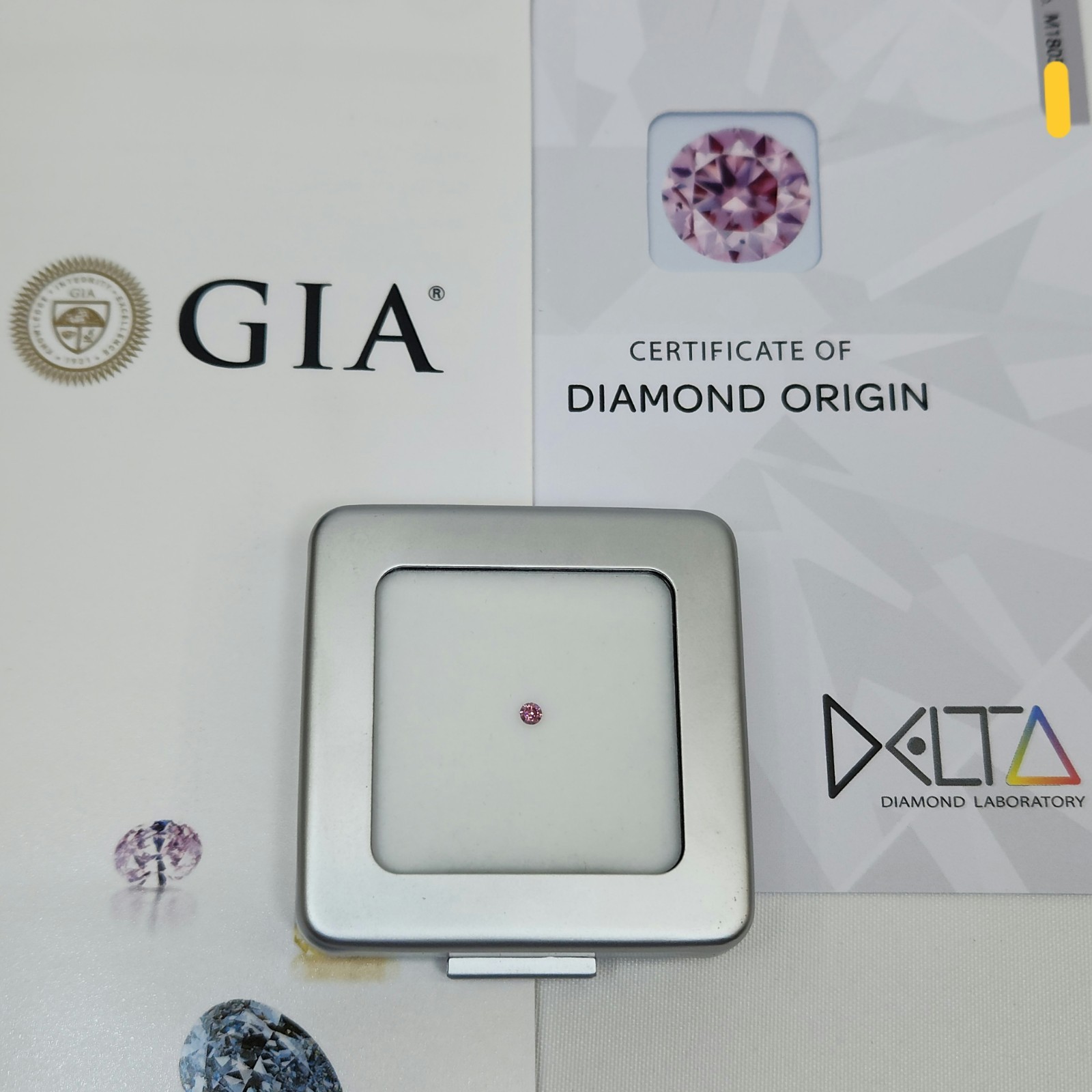 Argyle Pink Diamond, Round 0.07ct Fancy Vivid Purplish Pink, GIA & Delta Cert.