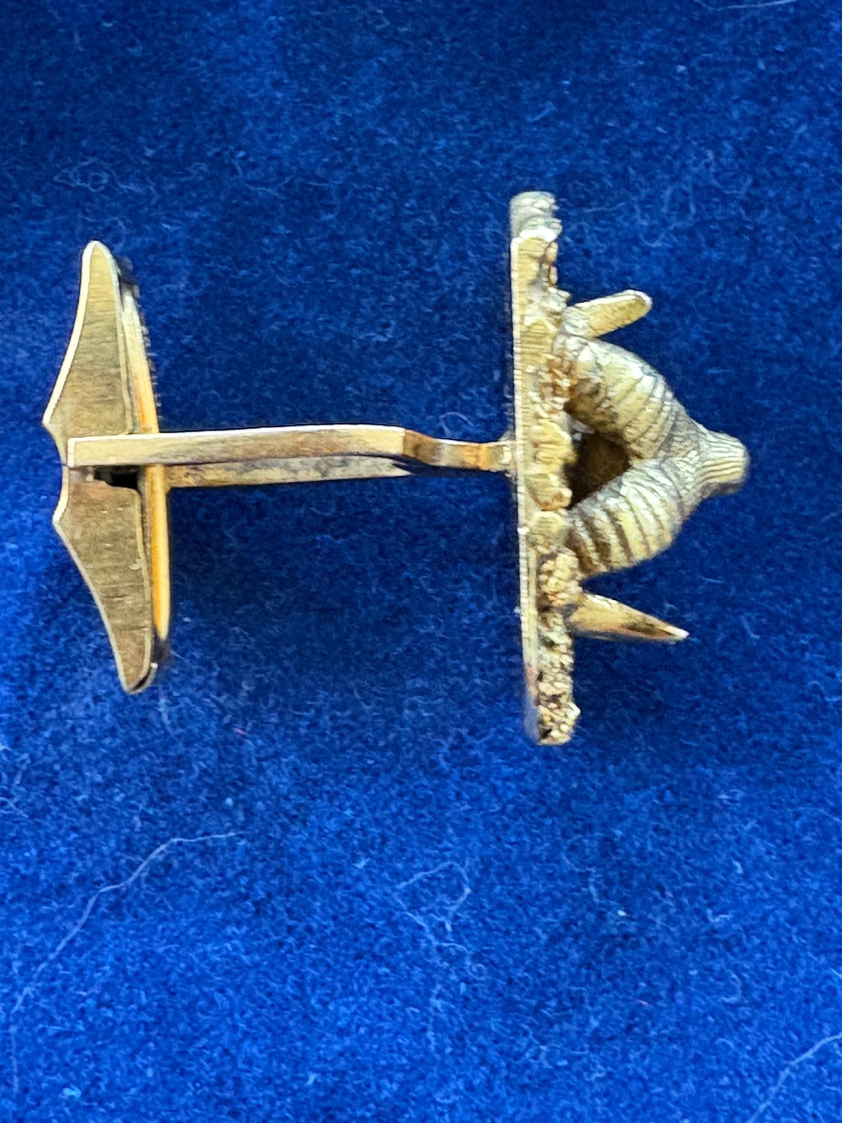 VINTAGE (SINGLE) ALASKAN RAM’S HEAD CUFF LINK 10K GOLD/NATURAL GOLD NUGGETS