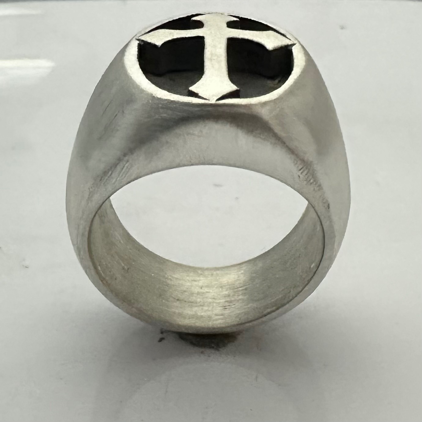 MJG STERLING SILVER MEN’S CROSS RING. 33 gr. TOP= 19.6 X 15MM. SIZE 10