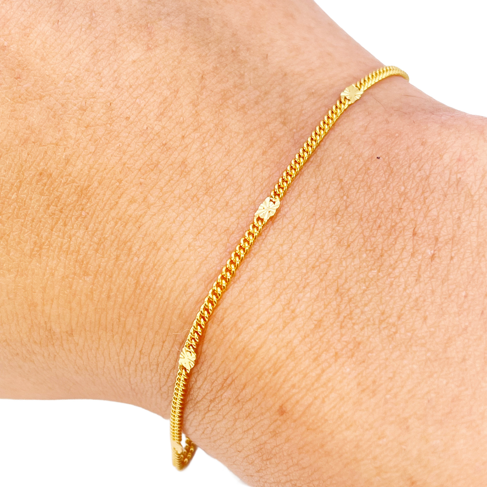 22ct Yellow Gold Curb Chain Bracelet with Diamond Cut Detail Links 7 Inches
