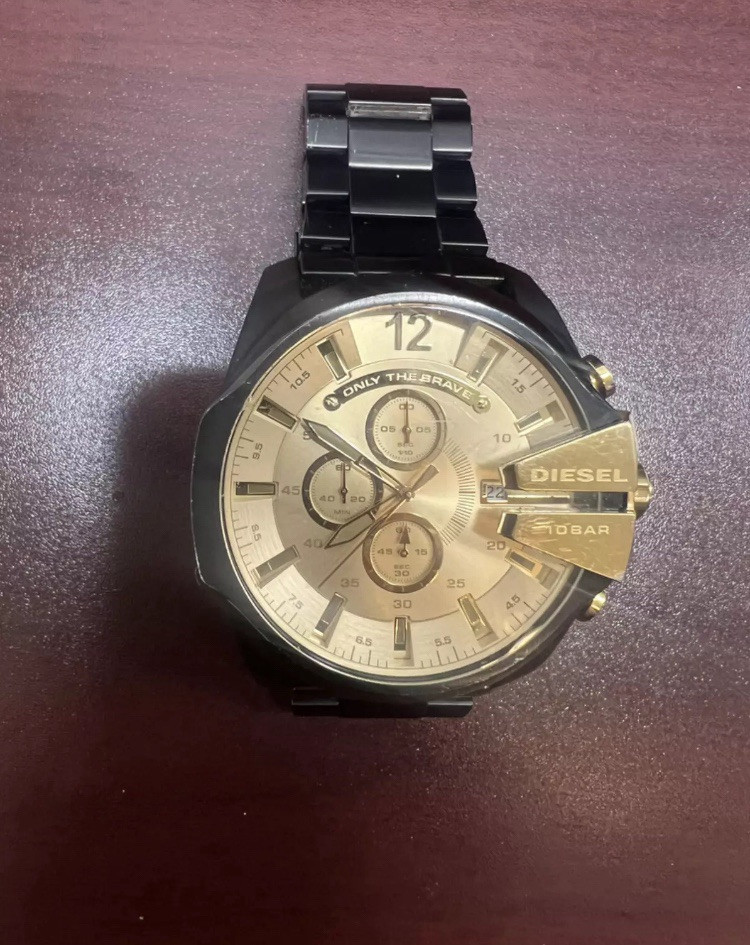 Diesel Mega Chief Chronograph DZ 4485 Model Men’s Black stainless Gold Dial