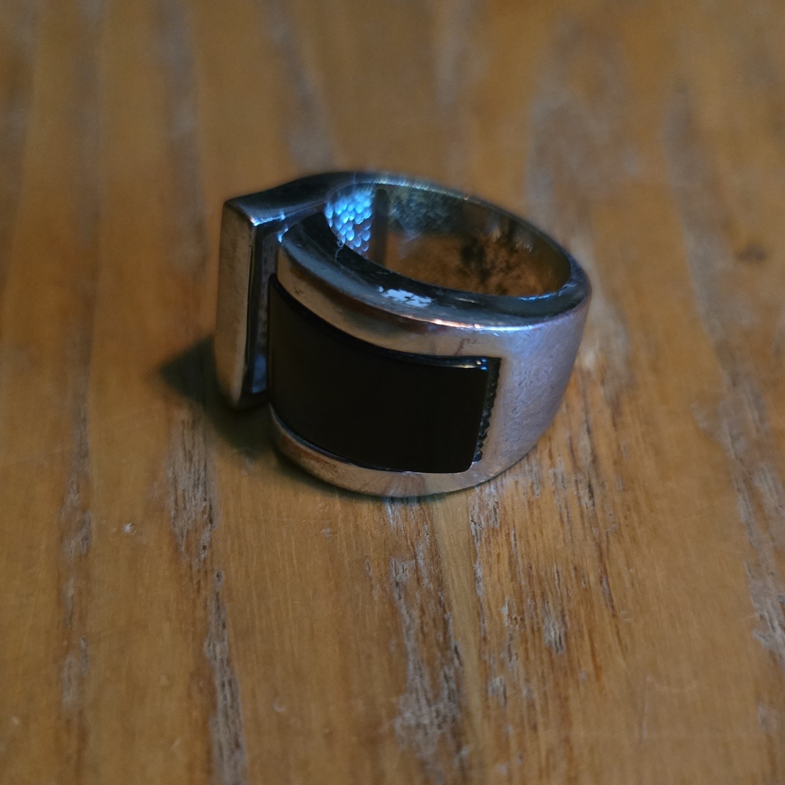 Silver Tone Metal Band Ring Black Inlay Adjustable Ring Size 6.5 No Stone