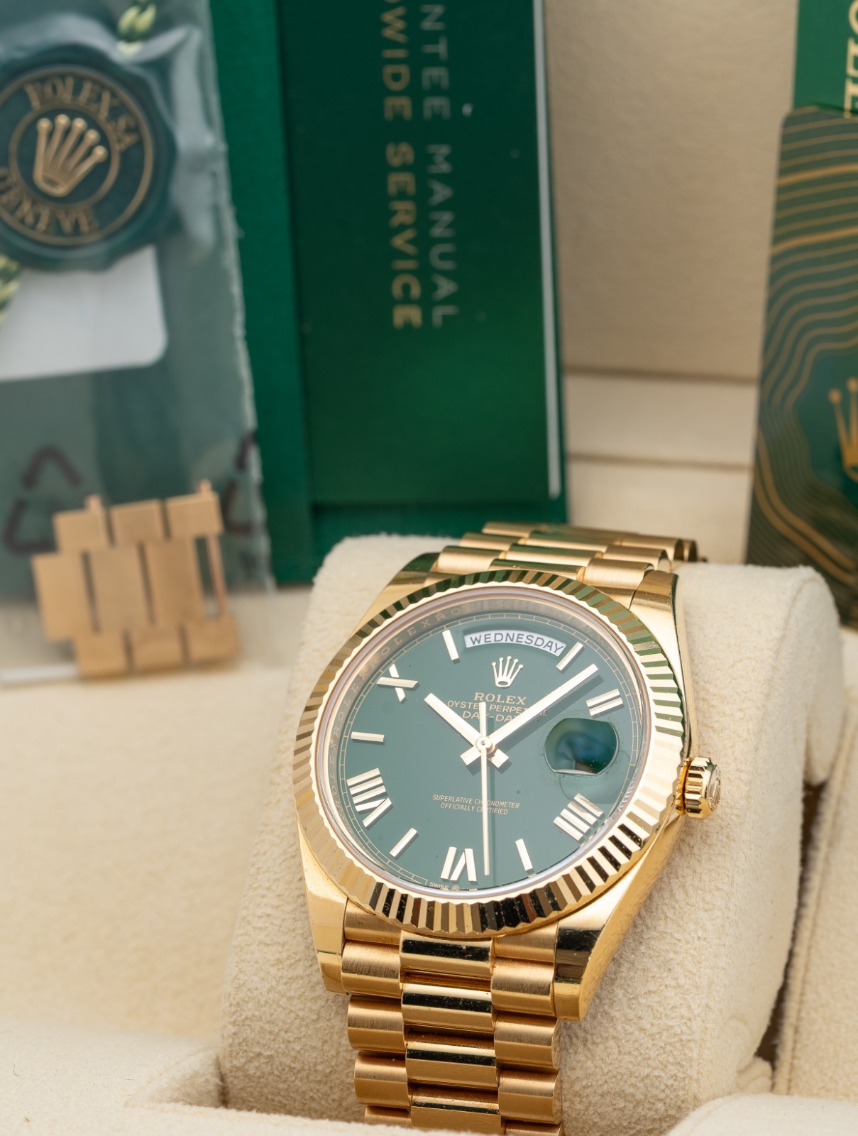 Rolex Day-Date President 40 18k Yellow Gold ‘Money Green’ Dial 228238 – Complete