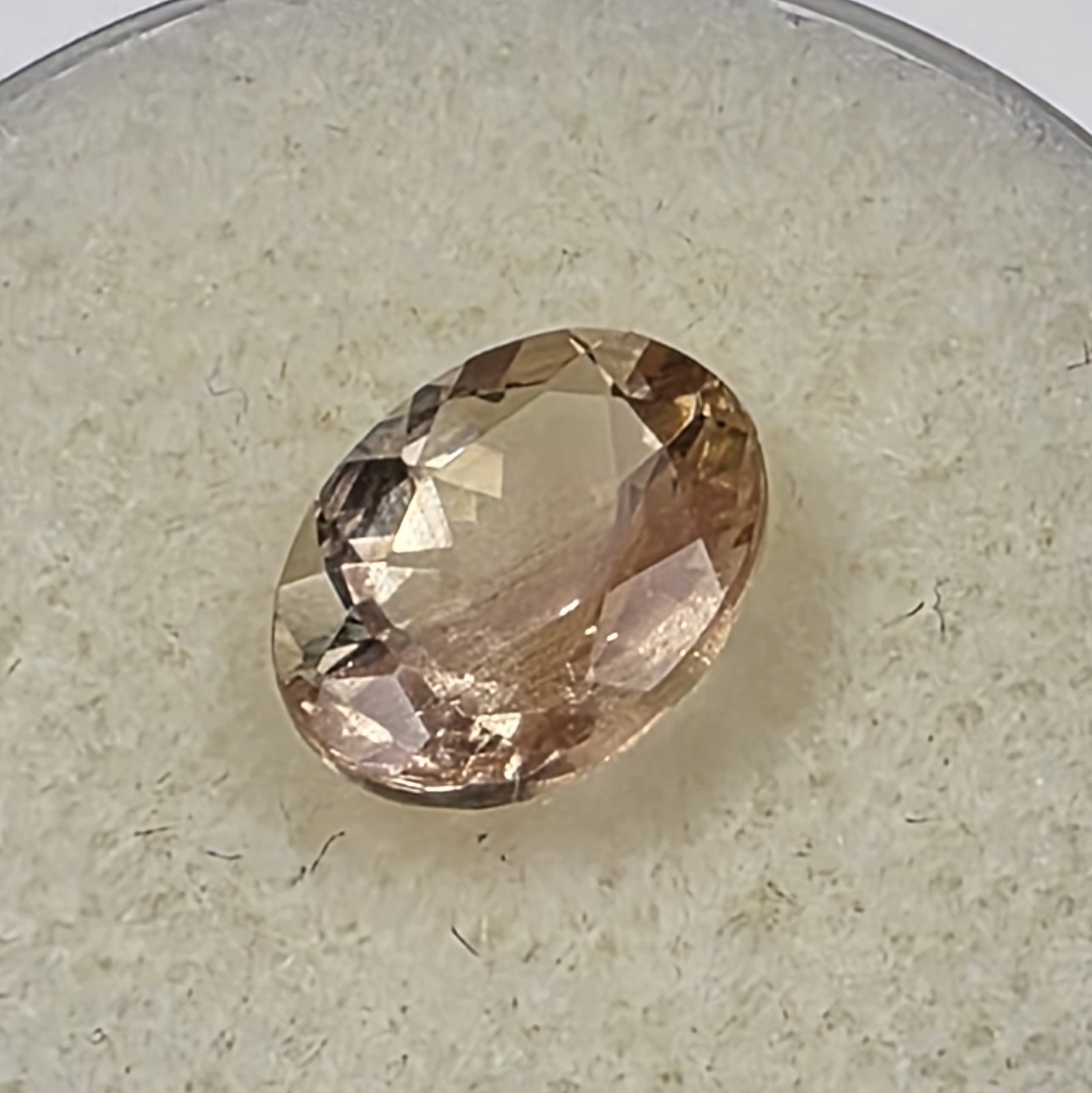 1.83 ct Oregon Sunstone –Oval Cut – Champagne with copper schiller