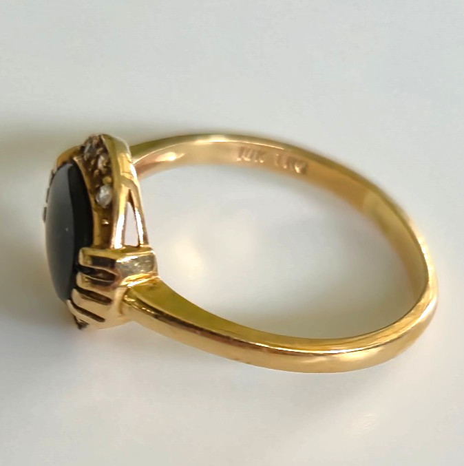 10K TRG Yellow Gold Ring – Black Onyx with Diamonds – Size 8, Weighs 2 Grams