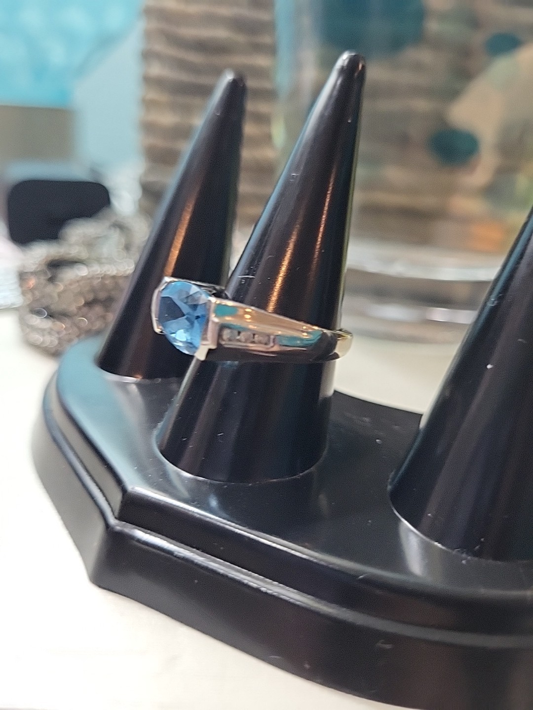 10k real White Gold Solitaire Swiss blue Topaz Ring Sz 7 unique tension mount