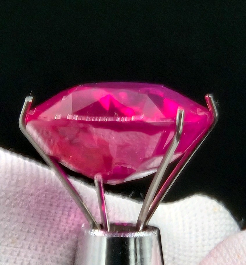 7.00ct Natural Ruby – Lead Glass Filled (Composite) – Oval Red – 12.8×10mm
