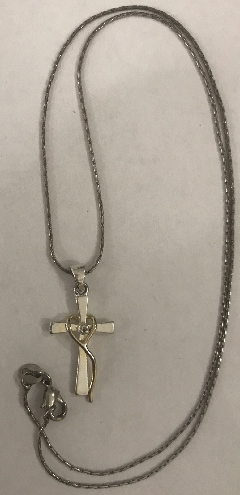 LA 925 Sterling Silver 1″ Cross Pendant On An 18″ Chain Necklace