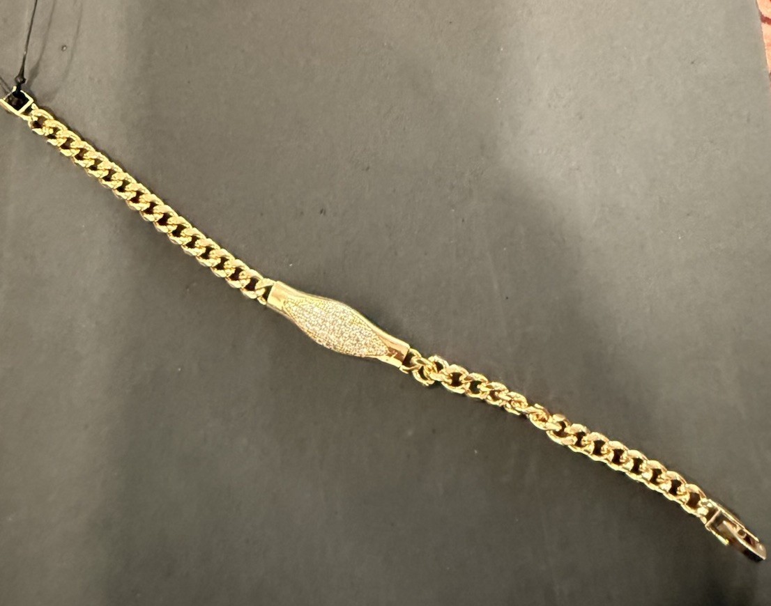 Gold Cuban Link Chain Bracelet with Clasp Closure