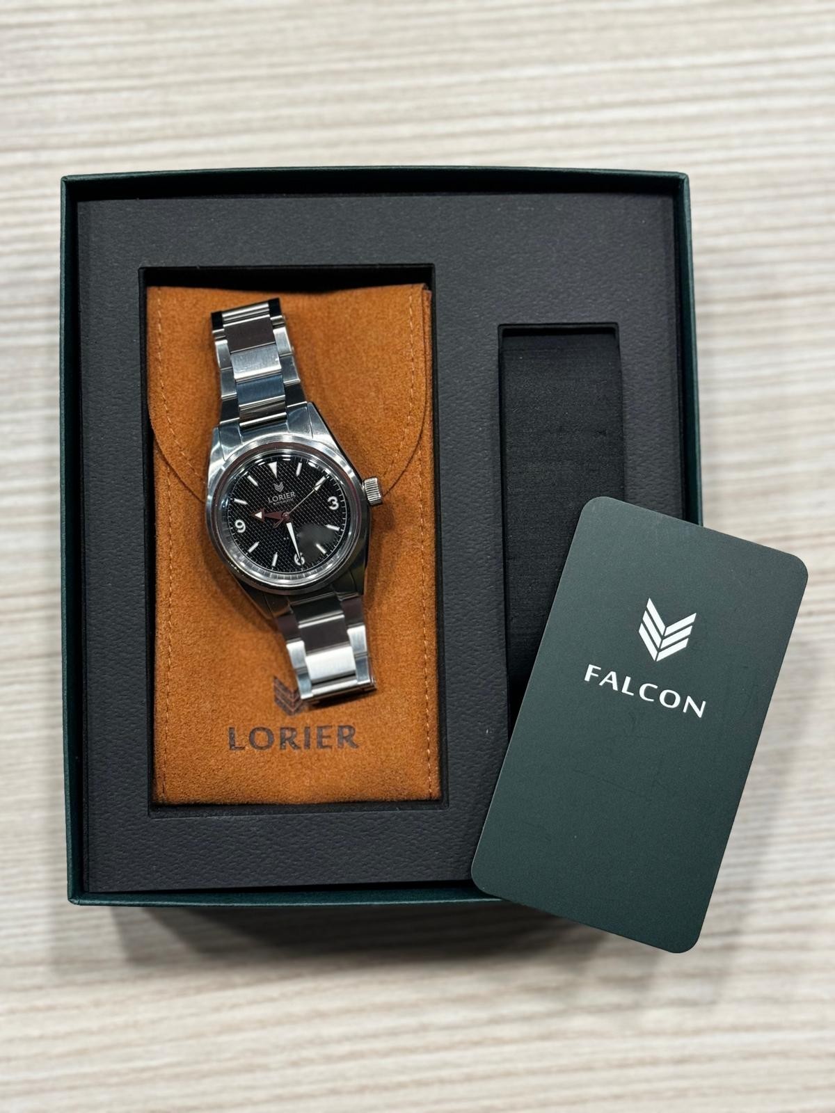 LORIER FALCON SERIES III / 36mm / Black Honeycomb dial / Superluminova markers
