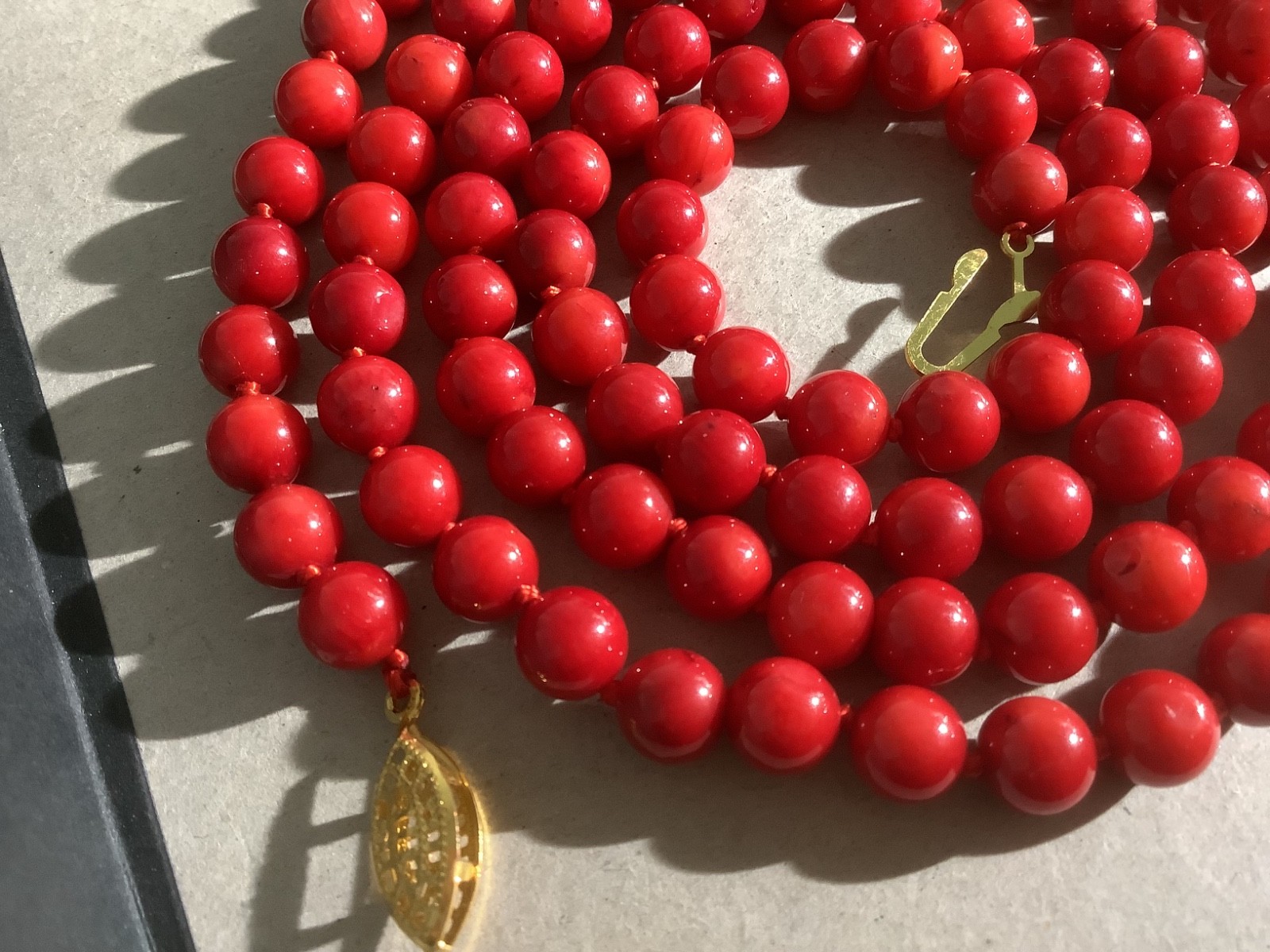 VTG vivid red genuine coral beaded necklace 35″ gorgeous 7mm polished knotted