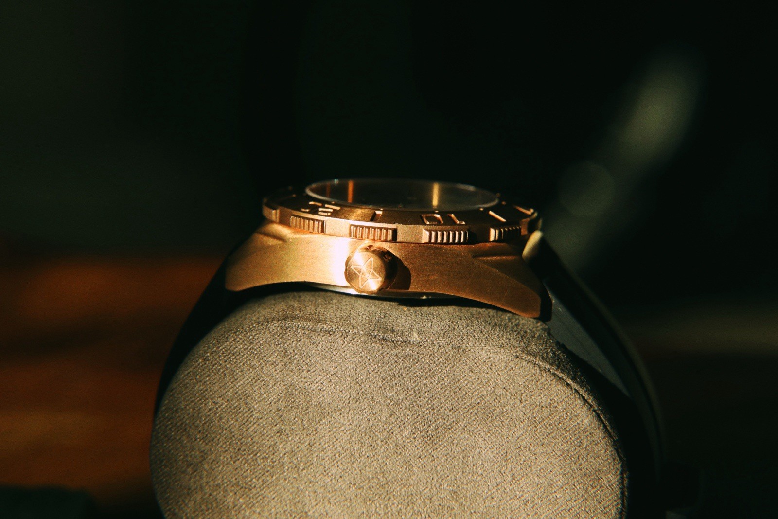 ARAGON Wing-Engineered Automatic Diver 200M Black Dial bronze Case Rubber straps