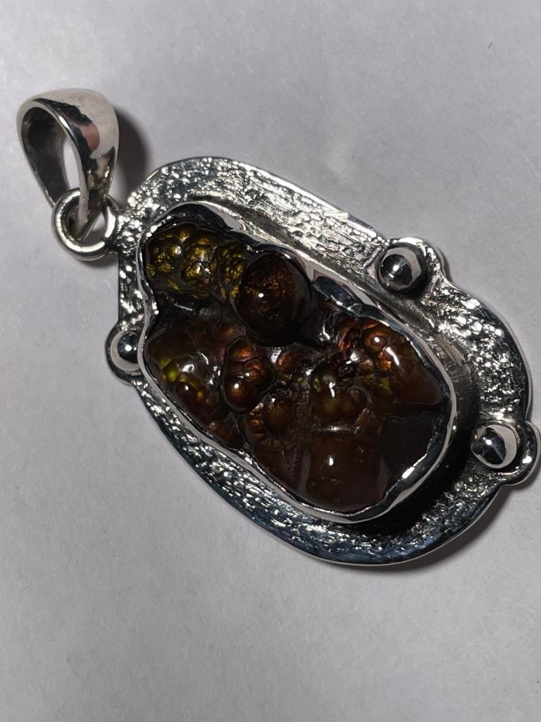 25 X 14 MM MEXICAN FIRE AGATE .925 STERLING SILVER MENS PENDANT, 10.8GR HANDMADE