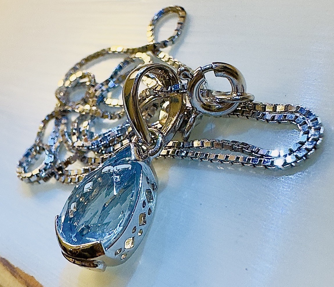 18K White Gold Le Gi Pear Cut Swiss Blue Topaz Pendant On 15.5” Box Chain 4.3g