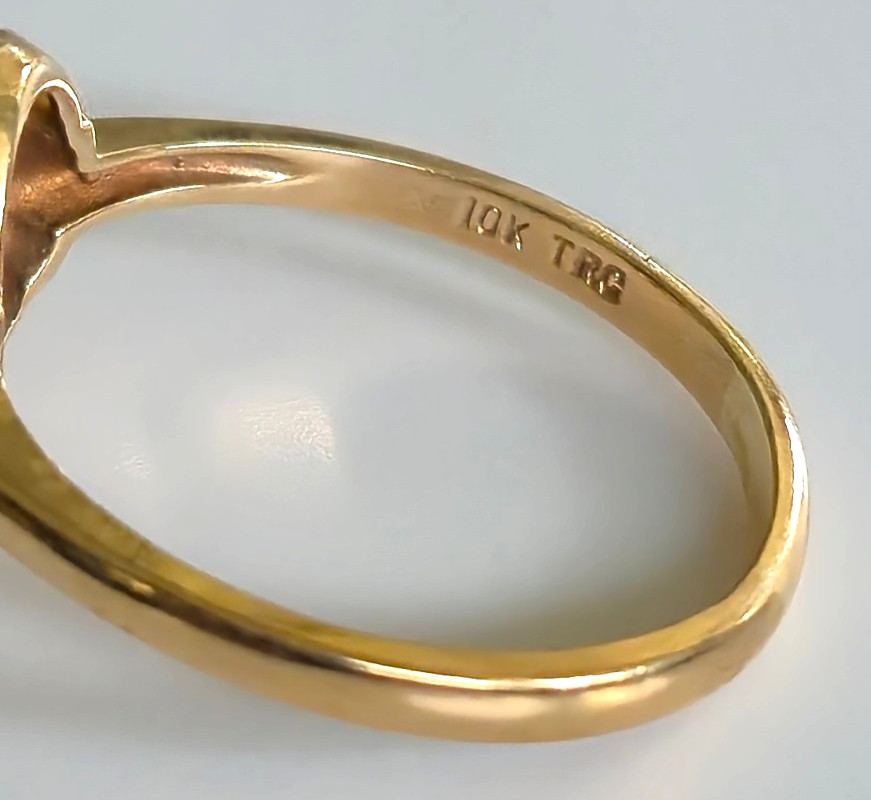 10K TRG Yellow Gold Ring – Black Onyx with Diamonds – Size 8, Weighs 2 Grams