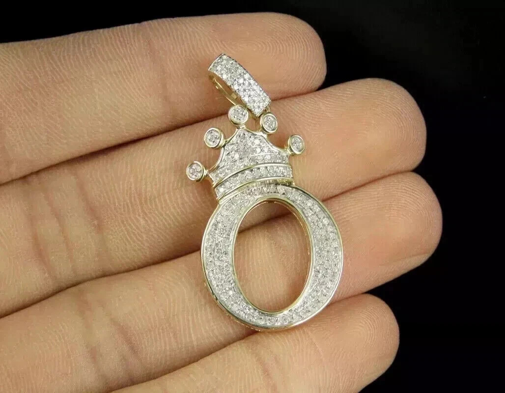 2Ct Round Cut White Moissanite Men’s “O” Letter Pendant 14k Yellow Gold Plated