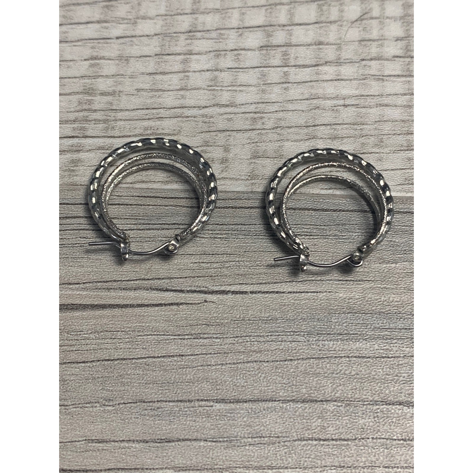 Silver Tone Triple Layer Hoop Earrings Textured Scalloped Glitter Latch Back 1″