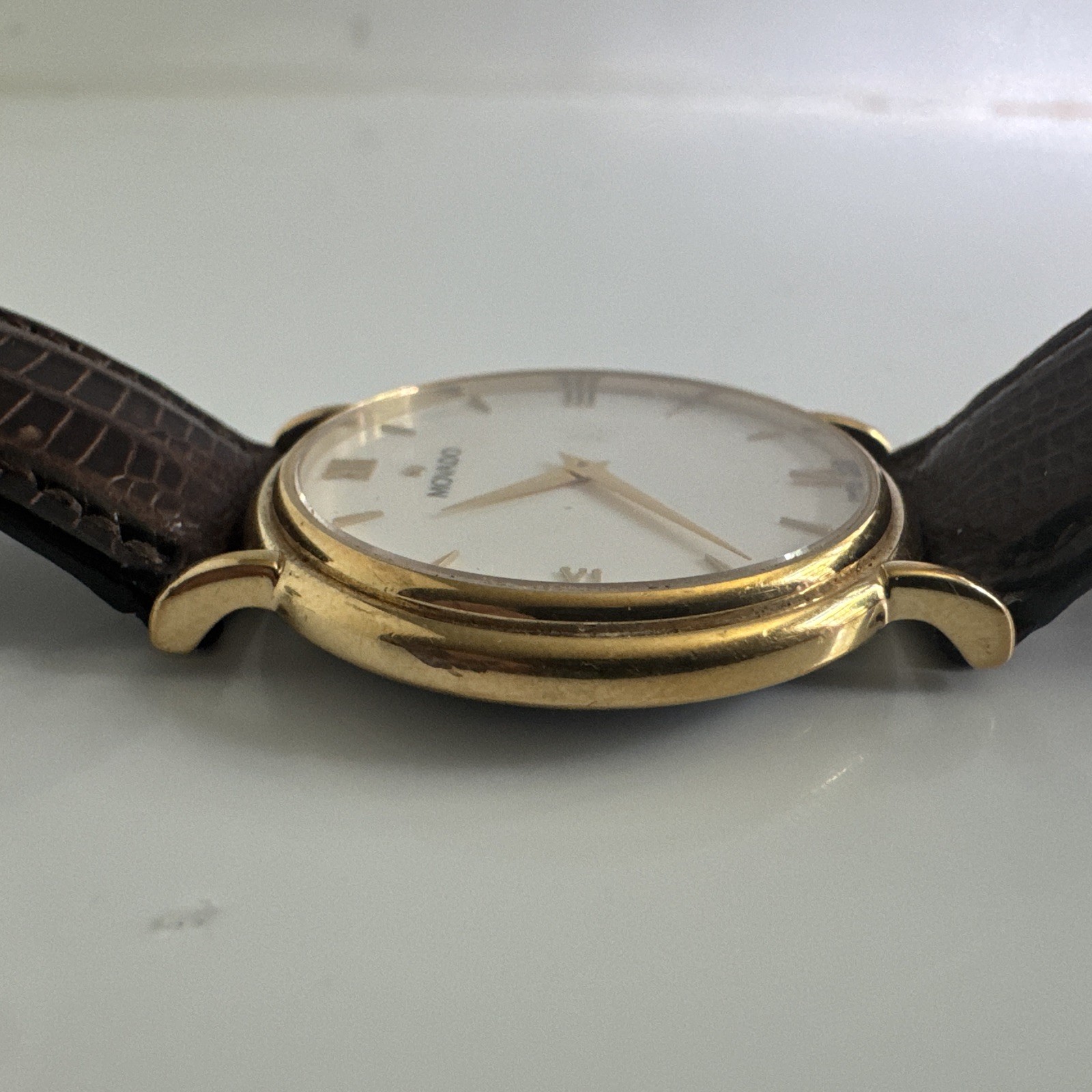 Movado Classic Ultra-Thin Dress Watch – Ref. 87-E4-0885 -Gold *UNWORN DISPLYED*