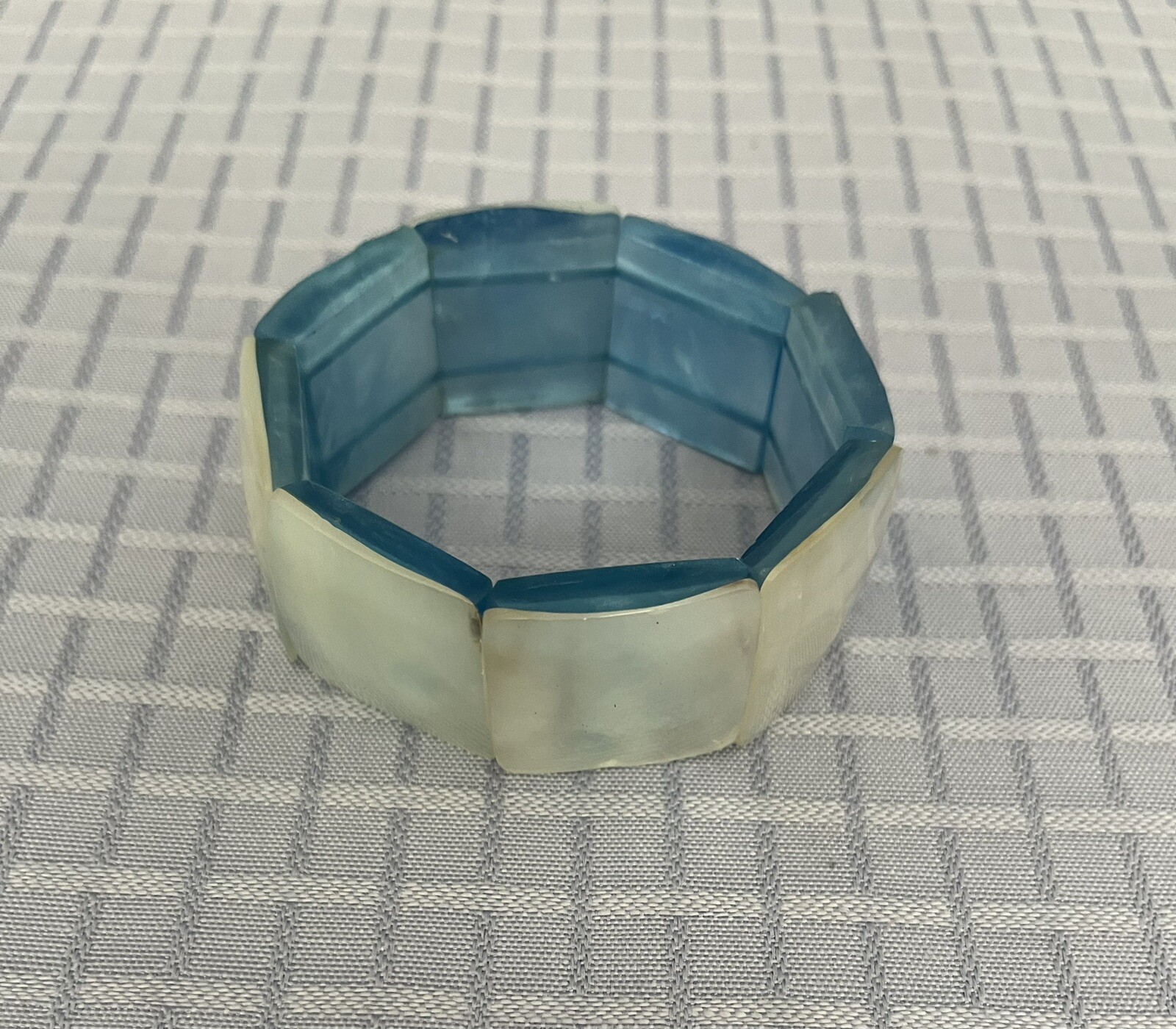 VTG Unique Lucite & Acrylic Stretch Bracelet, Light Blue & White Block Jewelry