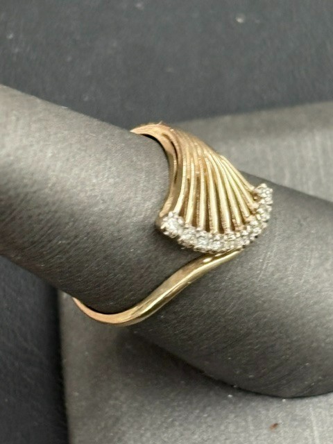 Peter Stone 14K Yellow Gold And Diamond Fan Design Ring Size 7