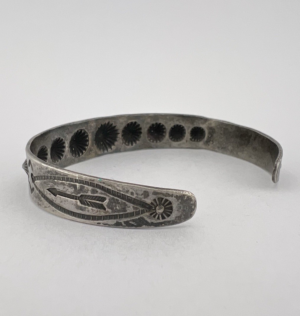 Early Fred Harvey Era Navajo Silver REPOUSSE Spike Stamped Arrow Cuff Bracelet
