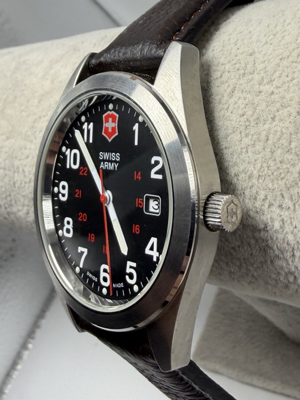 Victorinox Swiss Army Garrison 241083 New Battery 40MM 8.5″ Leather Band
