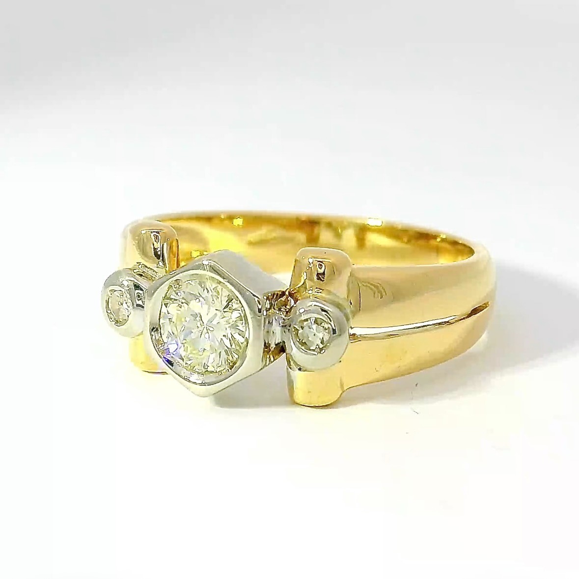Elegant Two Tone Ring in 18ct Gold with Large Brilliant & Diamonds