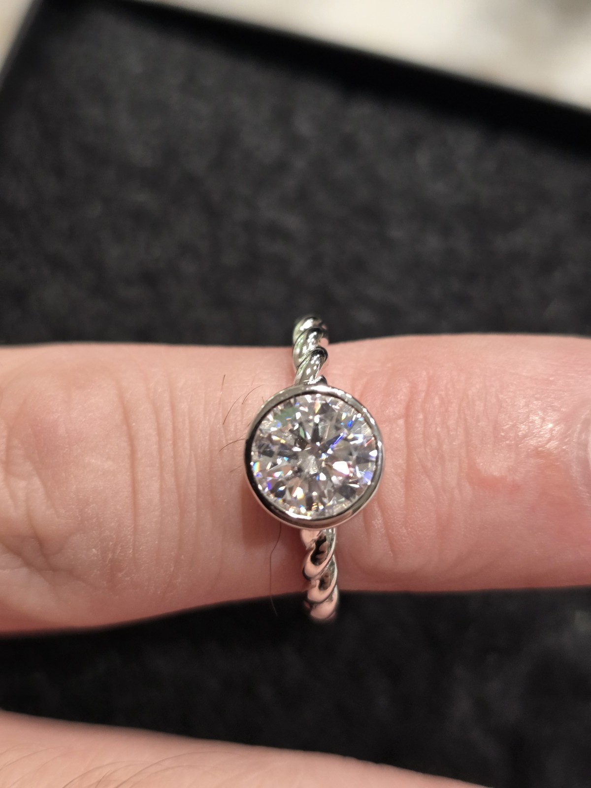 BRAND NEW IN BOX ENGAGEMENT RING Size 7 Moissanite Platineve Soltaire 1.90ct