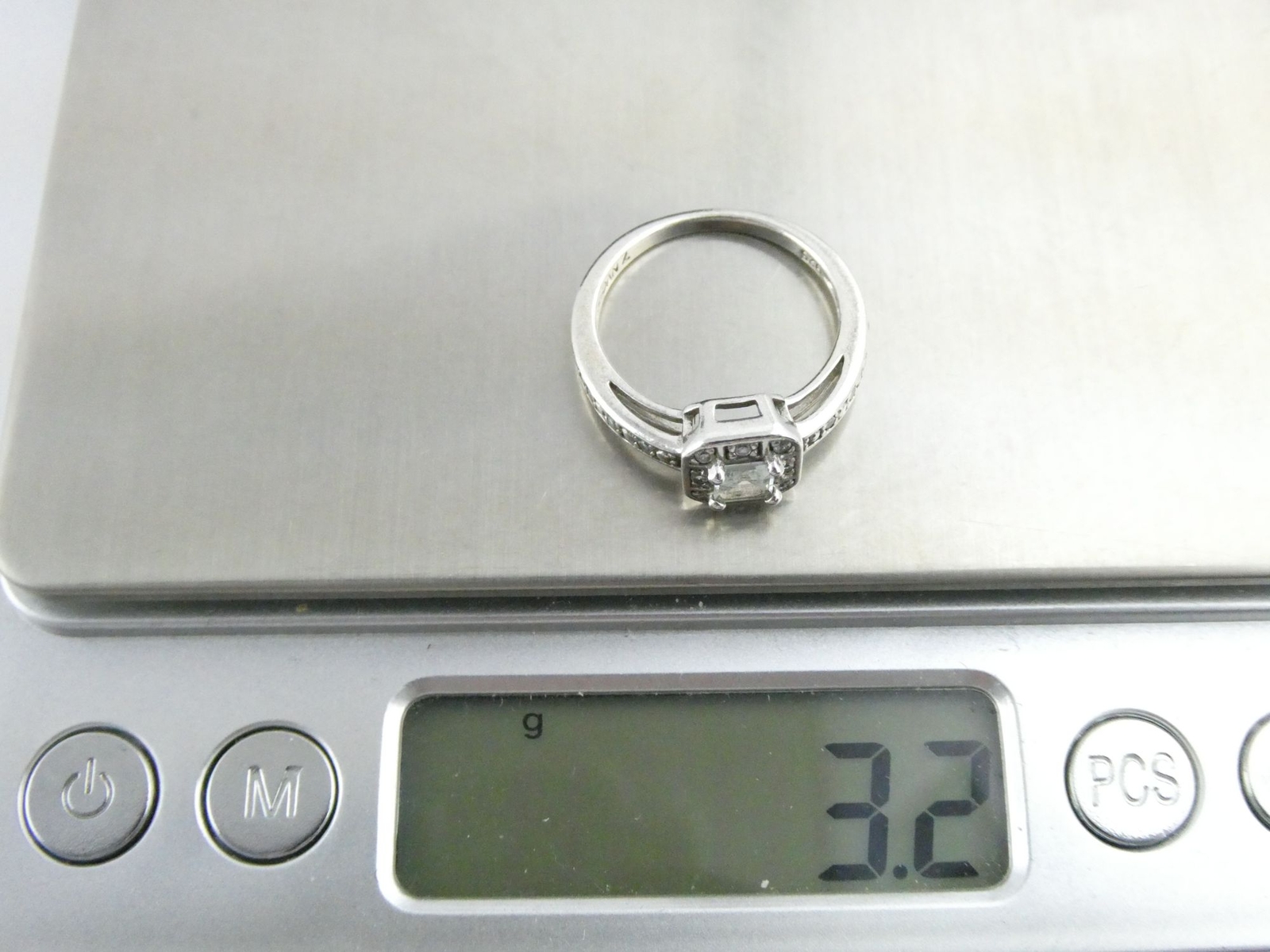AVON Sterling Silver Aquamarine and Crystal Halo Setting Ring 3.2 Grams Size 7