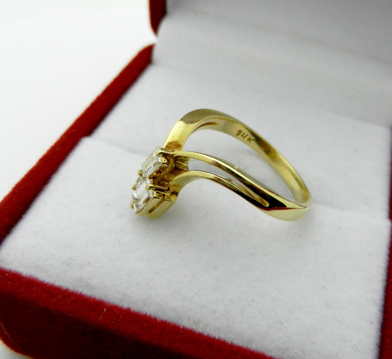 Solid 14k Gold Chevron V shape Natural Diamonds Ring size 4.75
