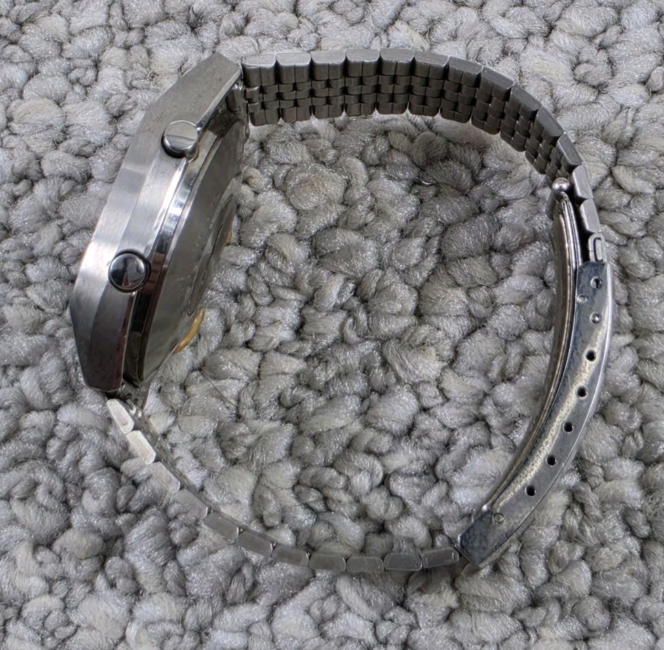 Vintage 1970’s Men’s Seiko A159-5009-G Digital Quartz Watch Original 6″ Band