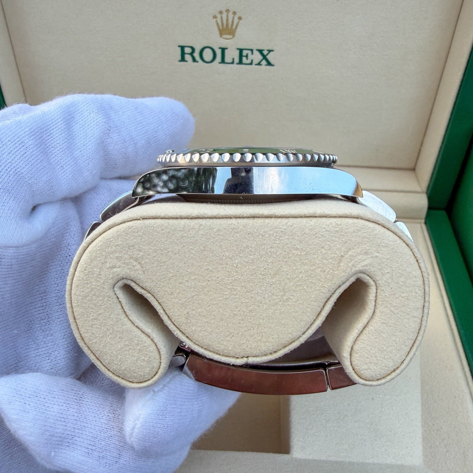 UNW0RN 2025 Rolex Submariner 126610LV Starbucks MK2 41mm Complete Box Papers