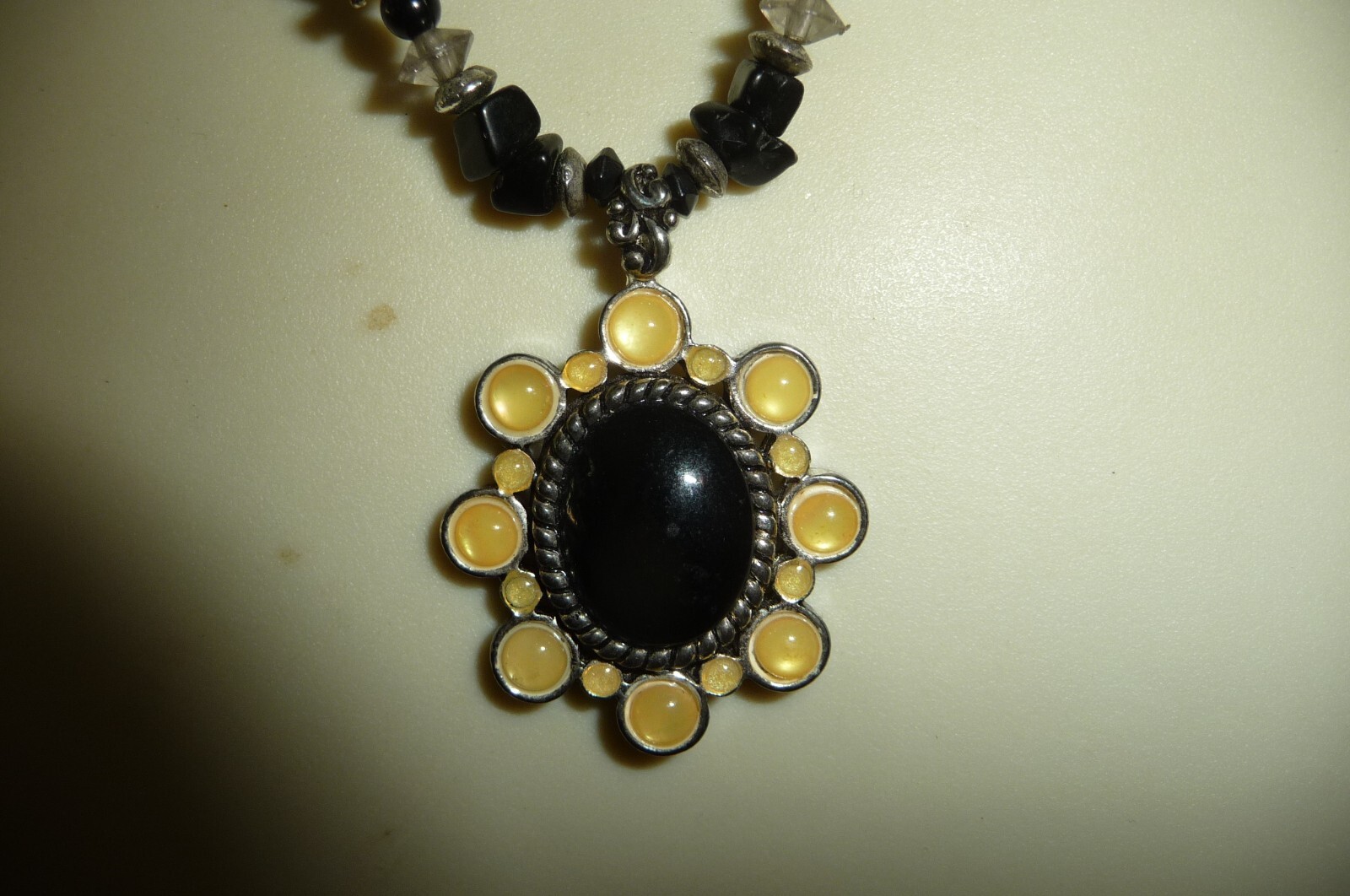 A#1120X vtg NECKLACE 8″L BLACK GRAY & SILVER TONE BEAD W YELLOW & BLACK PENDANT