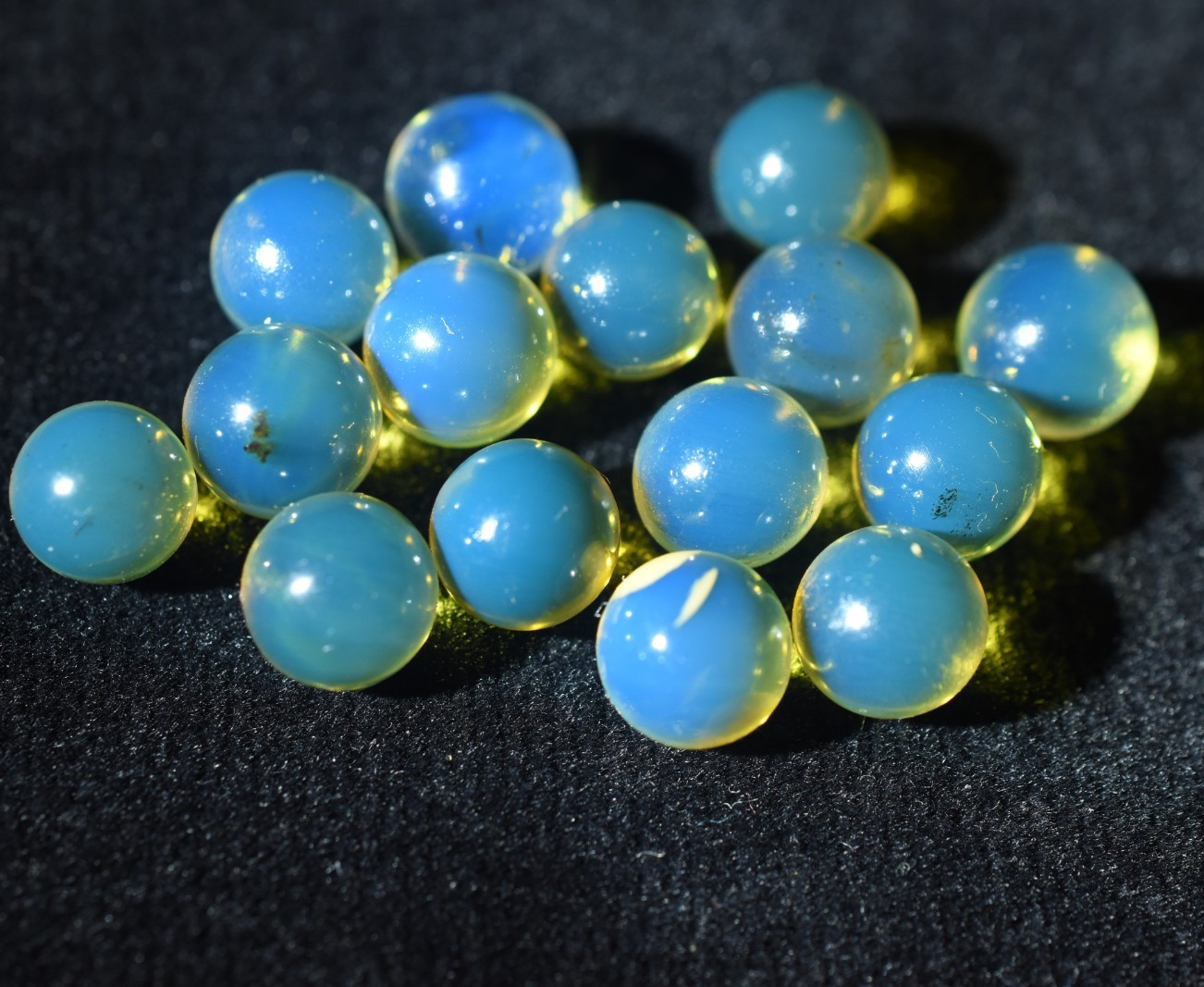 15 Beads Dominican Amber Blue Gemstone Authentic 7.08 mm to 7.83 mm (3.6 g)a1078