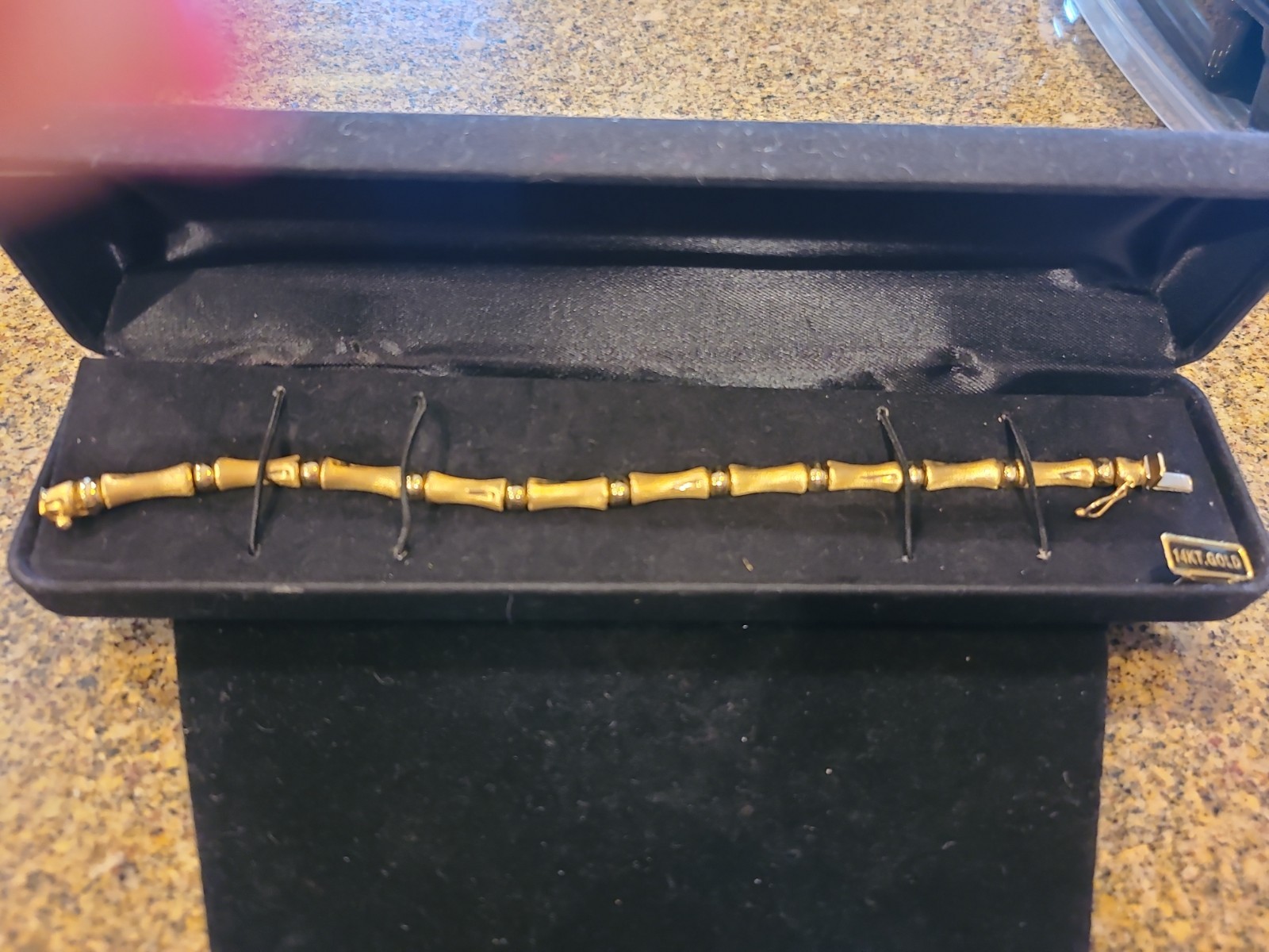 Bracelet 14 kt Turkey in bamboo link design. Brushed gold. 9.48 g. 8 in w clasp.