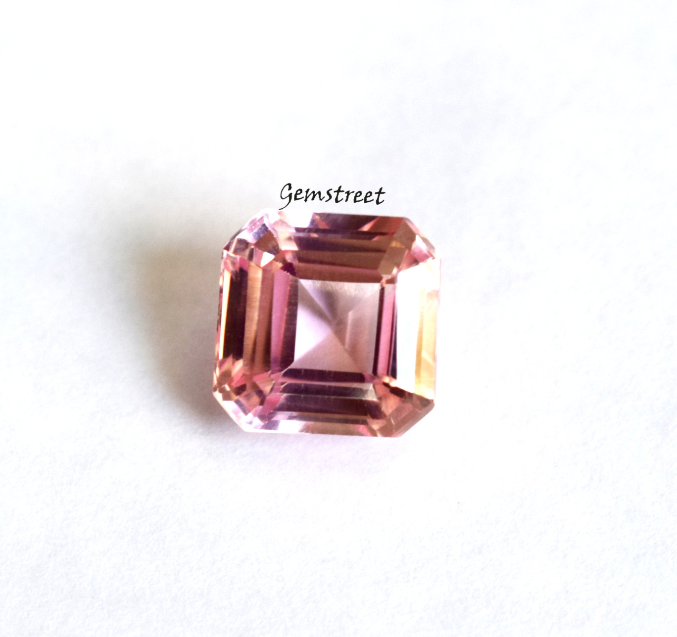 Natural 4.50 Ct Sri Lanka Peach Pink Padparadscha Sapphire Radiant Cut Certified