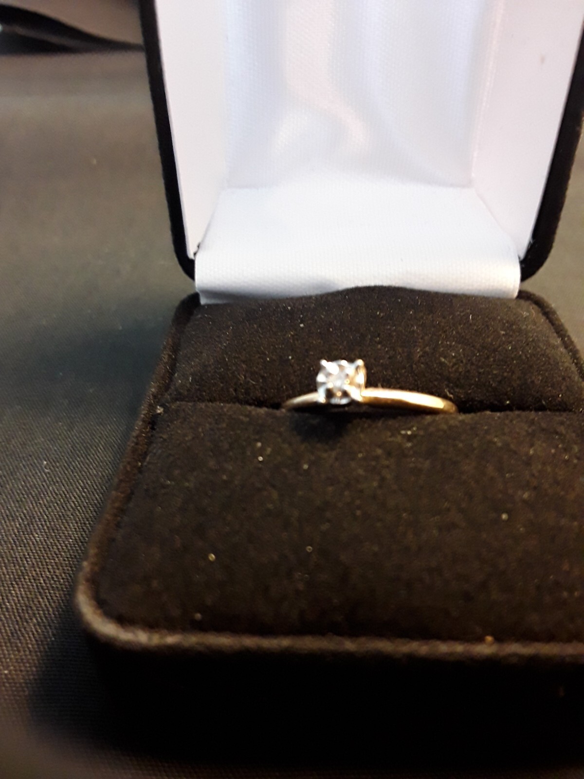 Vintage diamond ring 10K size 5 3/4 Tested Genuine 1OK,NATURAL DIAMOND ! Nice
