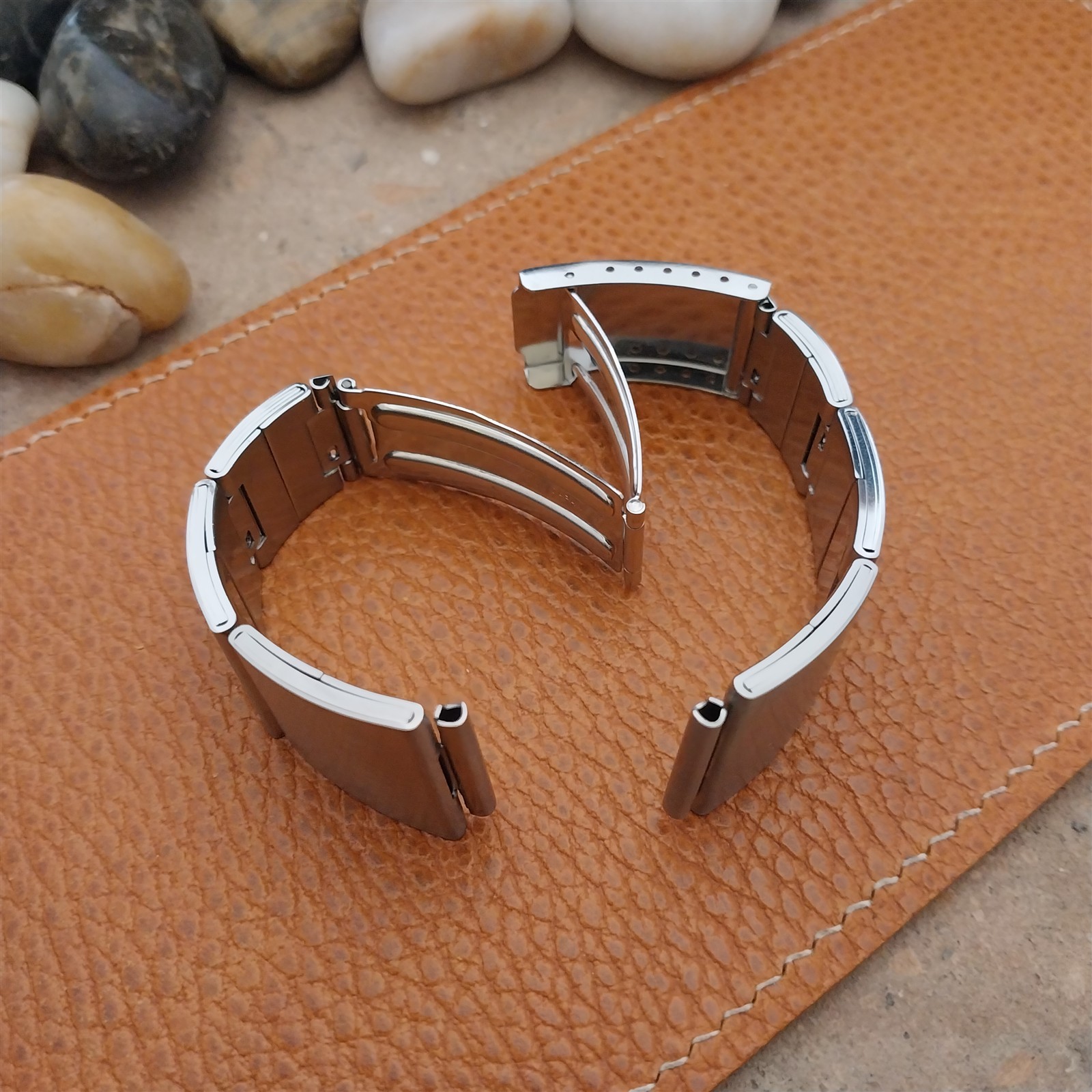 19mm Stainless Steel Bear Japan Classic Flared 1970s Unused Vintage Watch Band