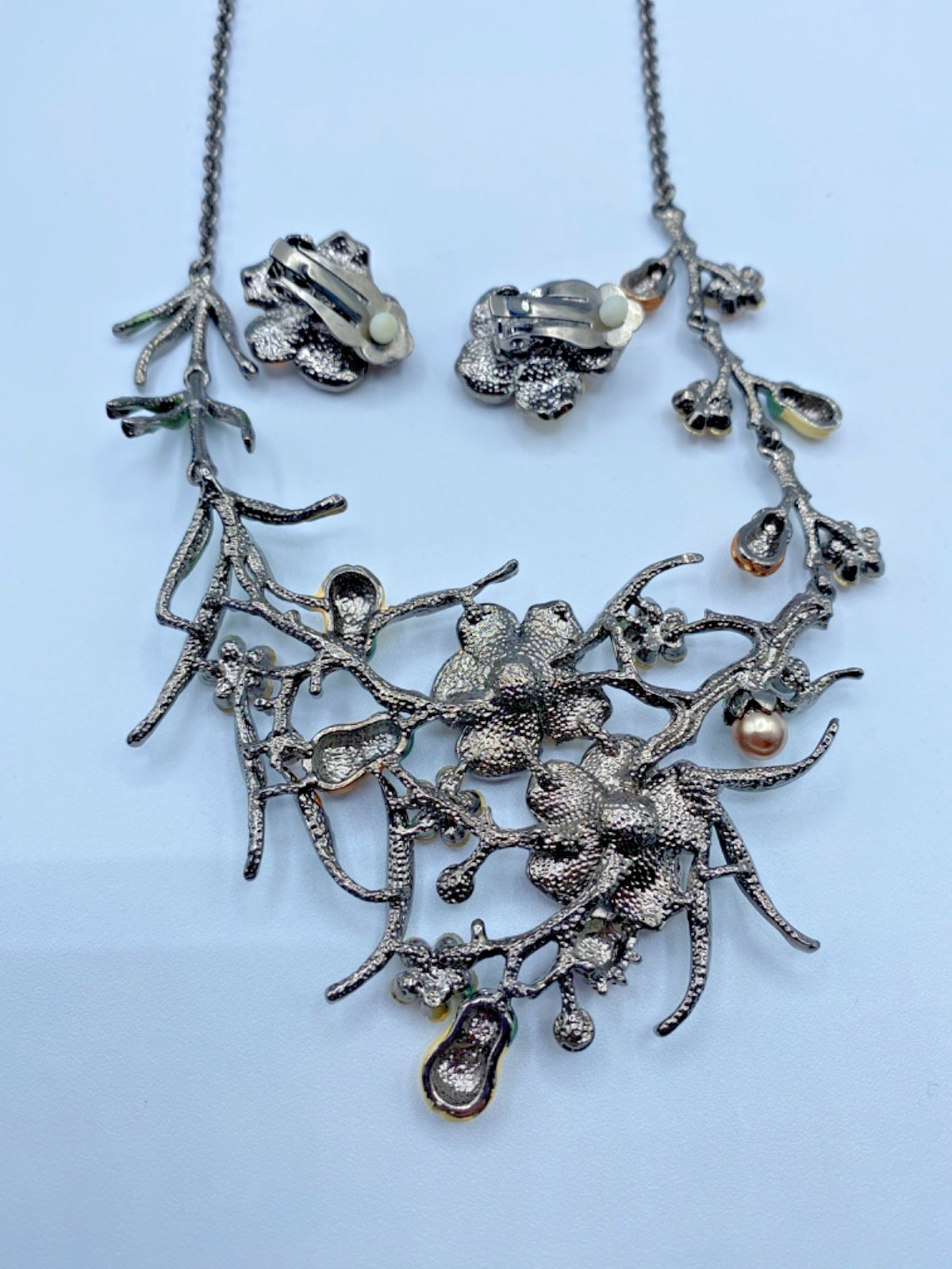 VTG 3D Metal Flowers Colorful Resin Crystal Vine Necklace Earrings Set Clip On