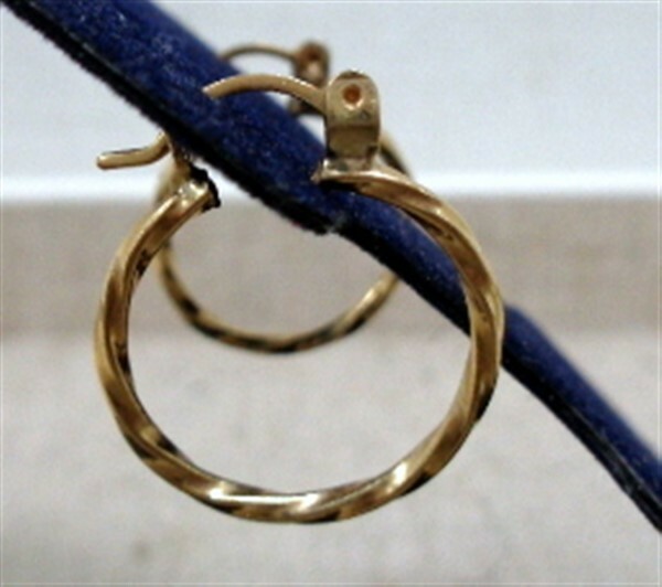 14k Yellow Gold Twisted 5/8 Inch Hoop Latch Back Earrings 1.5 grams