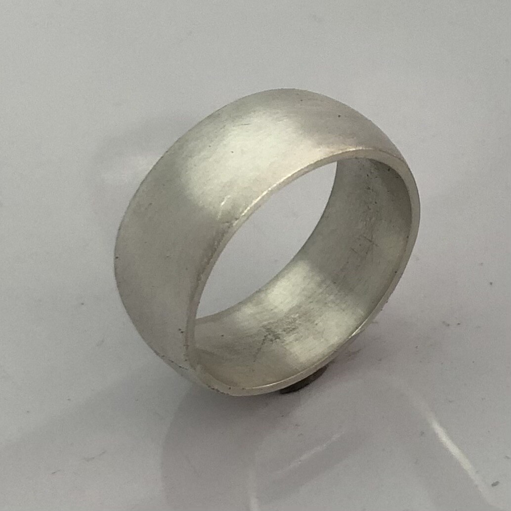 MJG STERLING SILVER PLAIN WEDDING RING BAND. SIZE 10