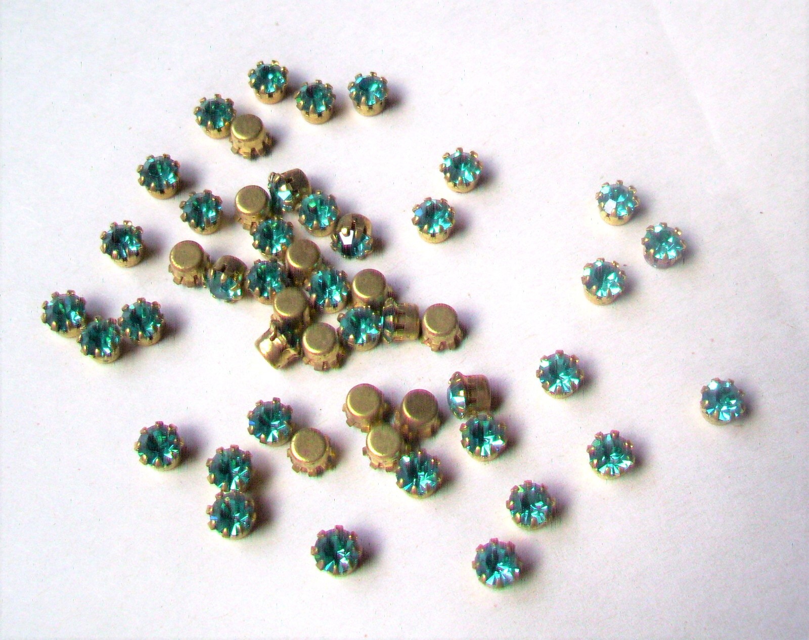 88 Pcs. VINTAGE RHINESTONES IN SETTINGS JEWELRY PART- 5mm AQUA color-