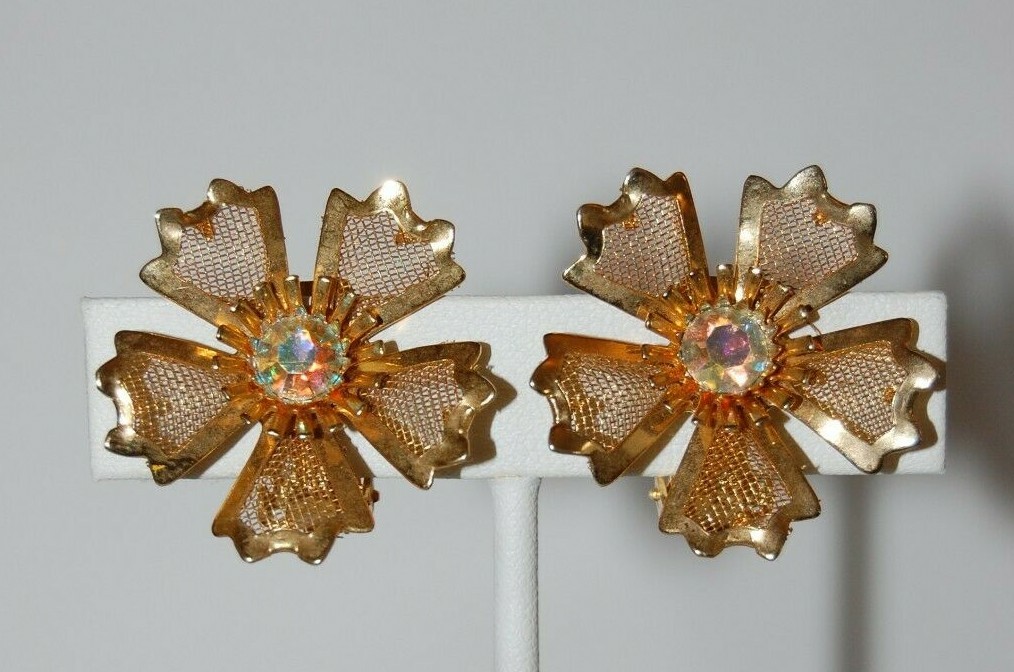 ELEGANT VTG COUTURE GOLDEN MESH FLOWER RAINBOW RHINESTONE STATEMENT CLIP EARRING