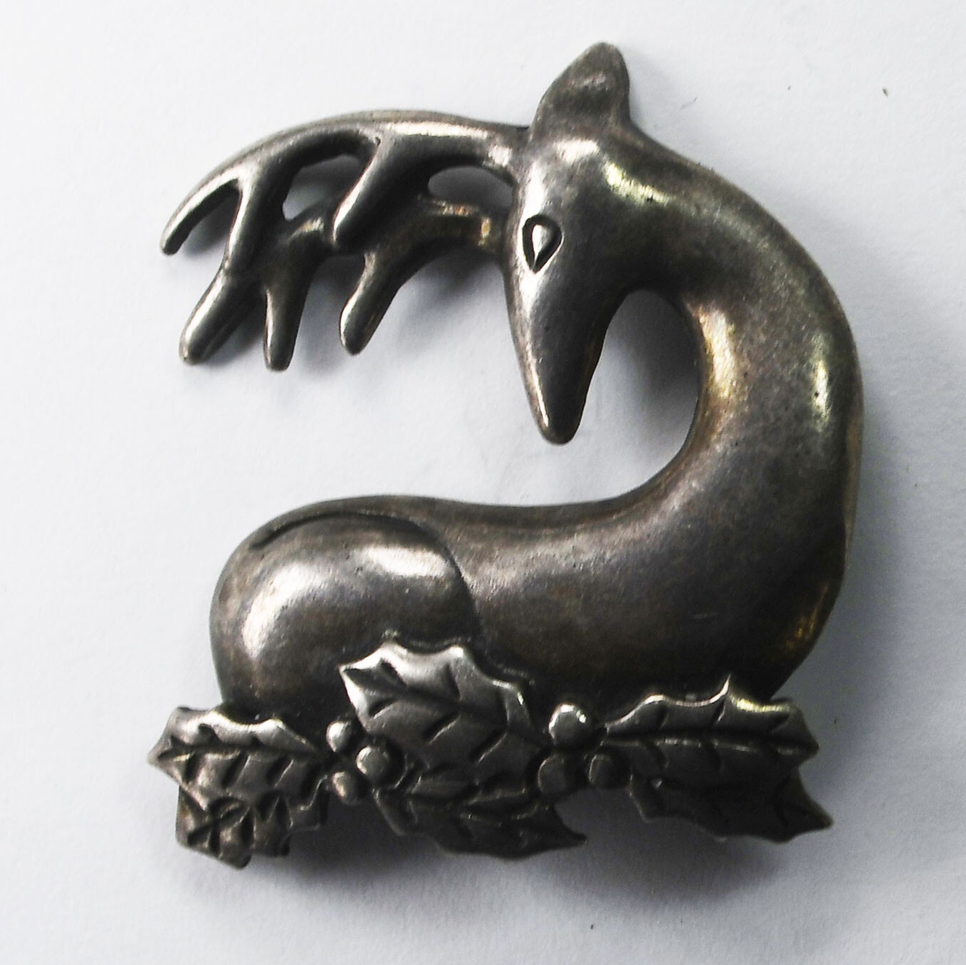 Sterling Silver Deer on Holly Brooch Pin 34mm x 32mm Christmas X-mas Reindeer
