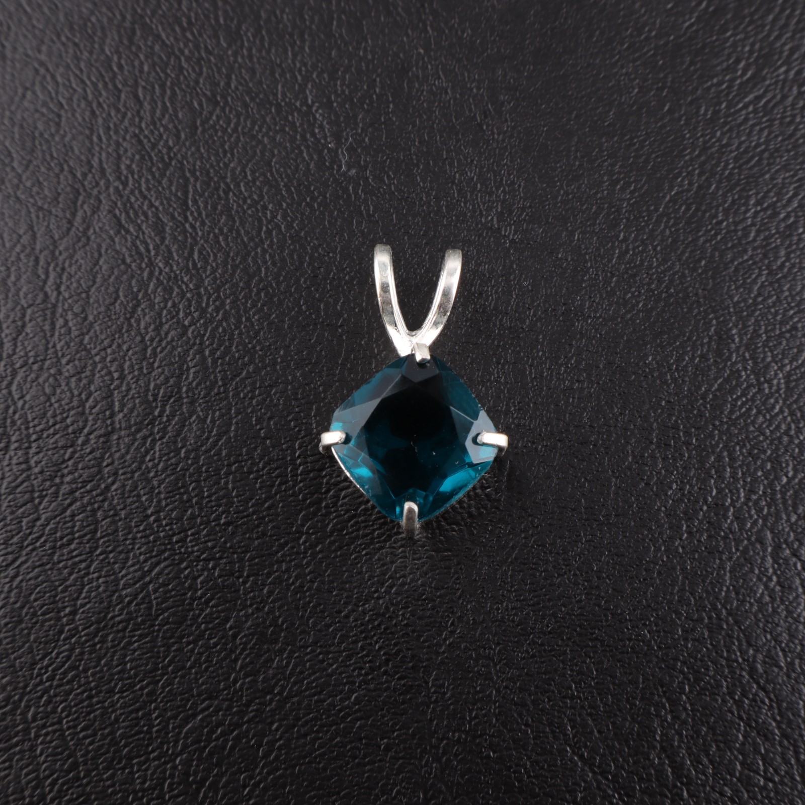 Apatite Gemstone 925 Sterling Silver Jewelry Handcrafted Pendant 0.93” For Gift