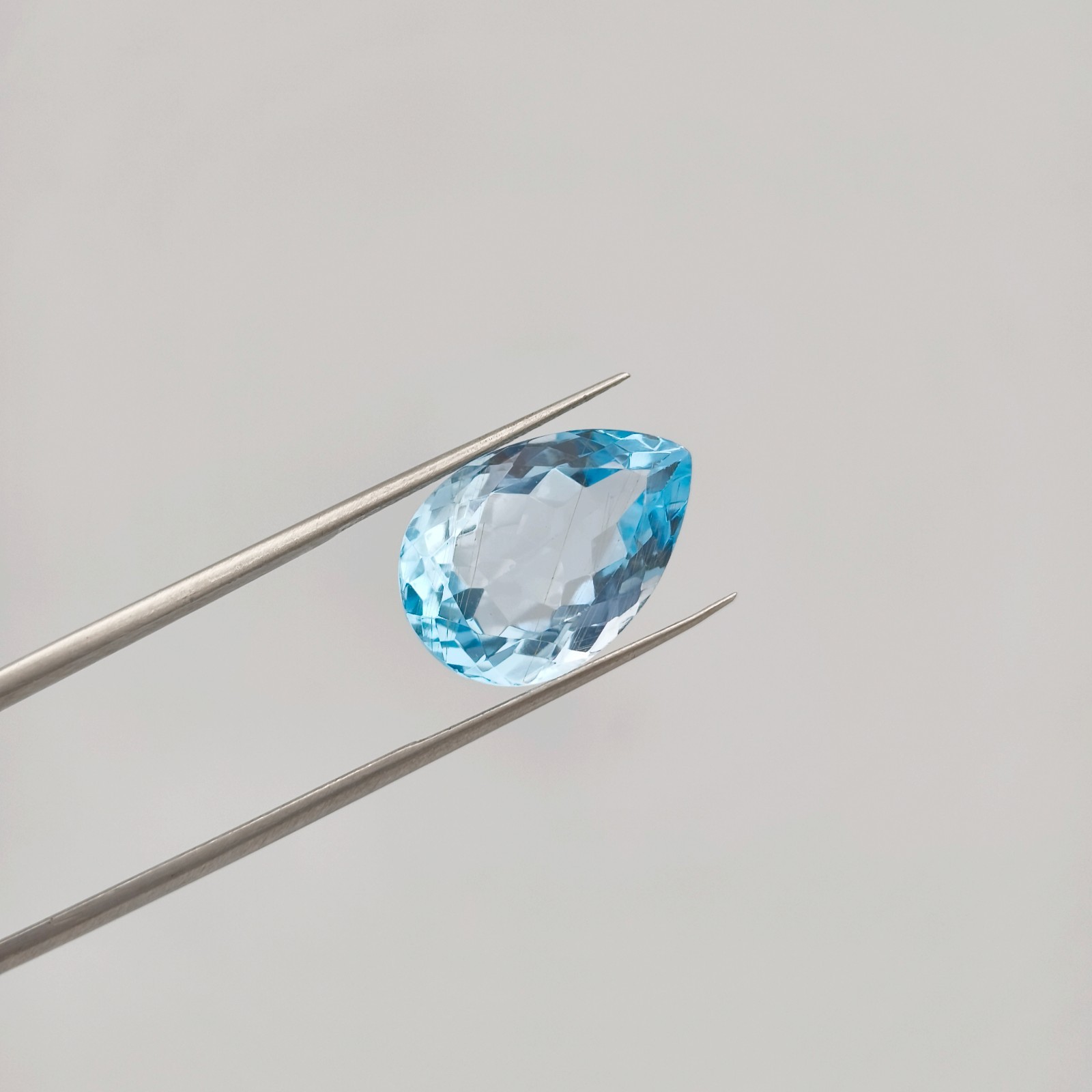 11.69 Ct Natural Blue Topaz Oval Step Cut Blue Gemstone 16.7×11.6 mm Brazil