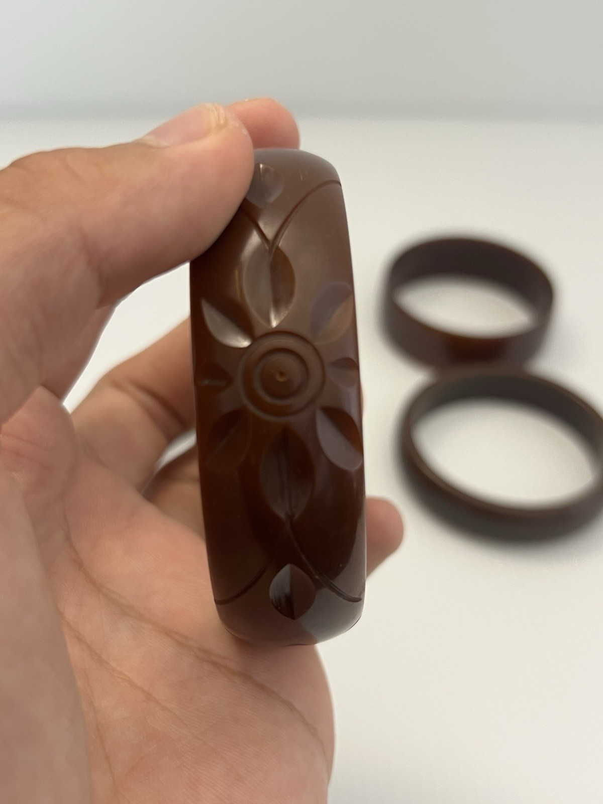 VTG Dark Brown Bakelite Bangle Bracelets – Lot of 4 – Diff Sizes – 1 Carved