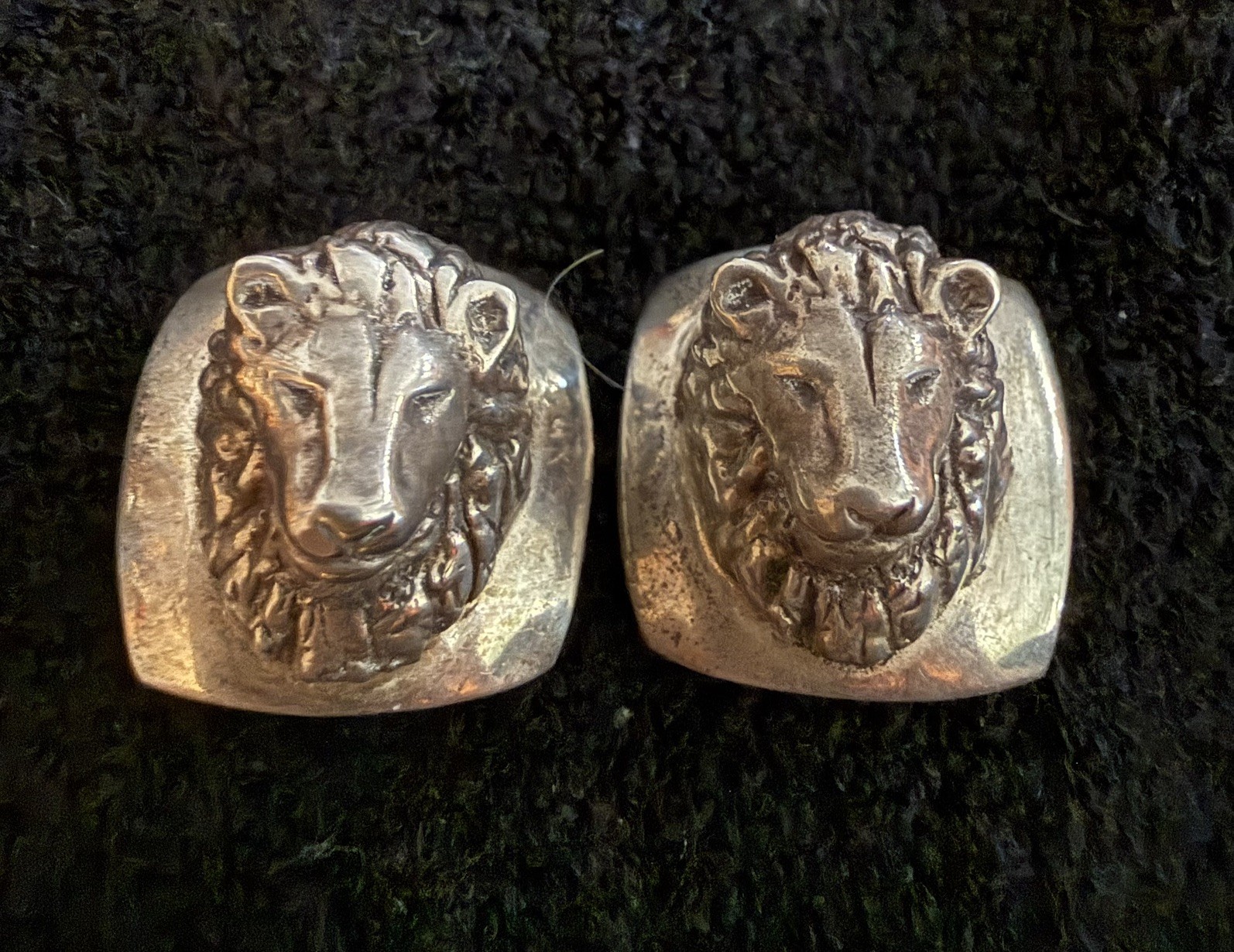 SUSAN CUMMINGS PETITE ENDANGERED SPECIES AFRICA STERLING LION HEAD CLIP EARRINGS