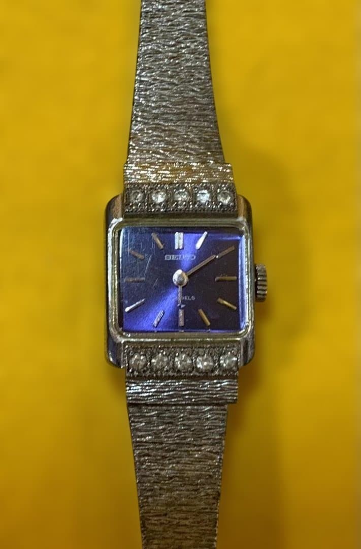 SEIKO rhinestone manual winding ladies’ watch, 17 jewels, as-is condition!
